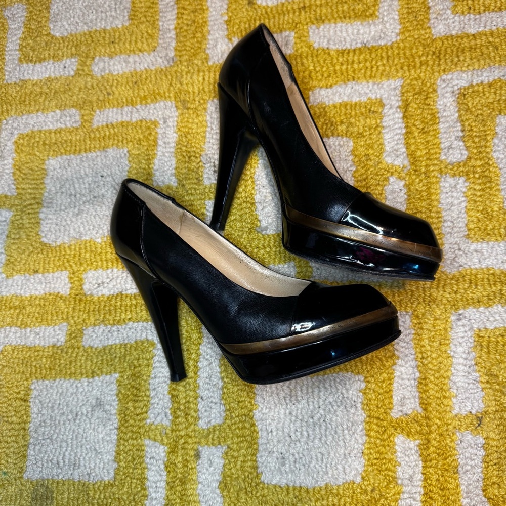 Yves Saint Laurent Glossy Black Heels - Picture 3 of 11